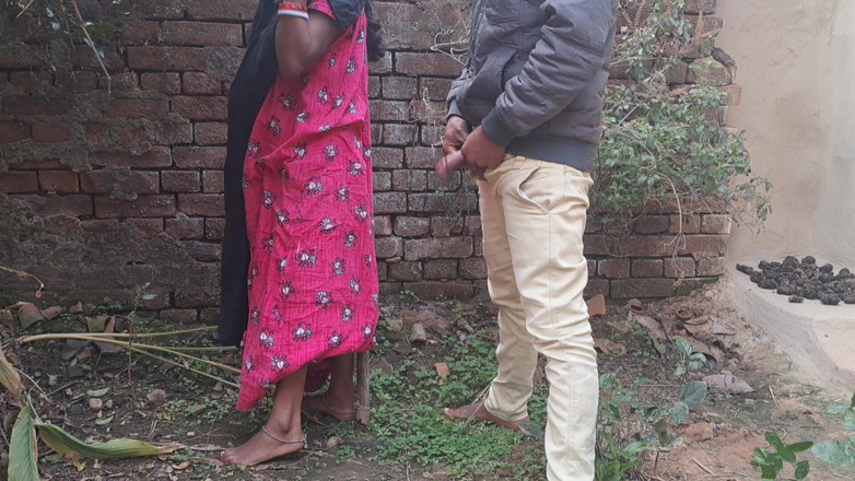 Trilokinath: 嫂子在屋外被干