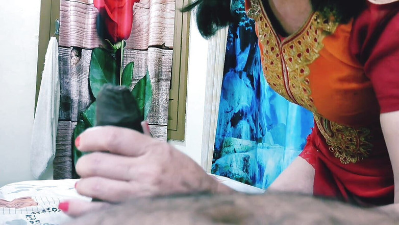 Bolly Karma: 一个超级热辣的出轨荡妇妻子！