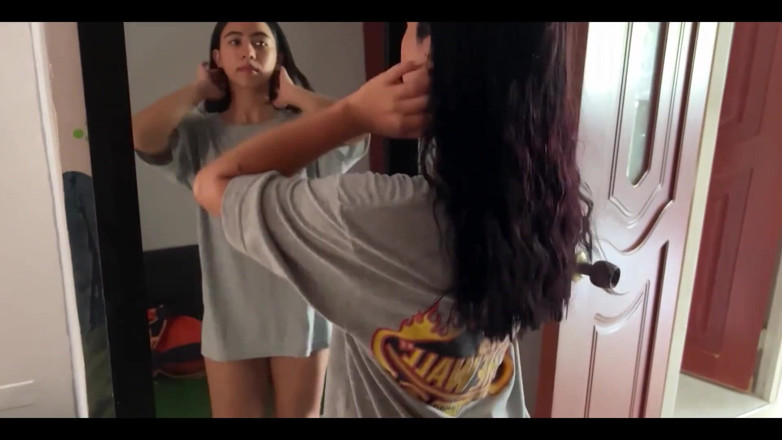 bitchsultry: Mi joven hermanastra latina llega a casa cansada y la...