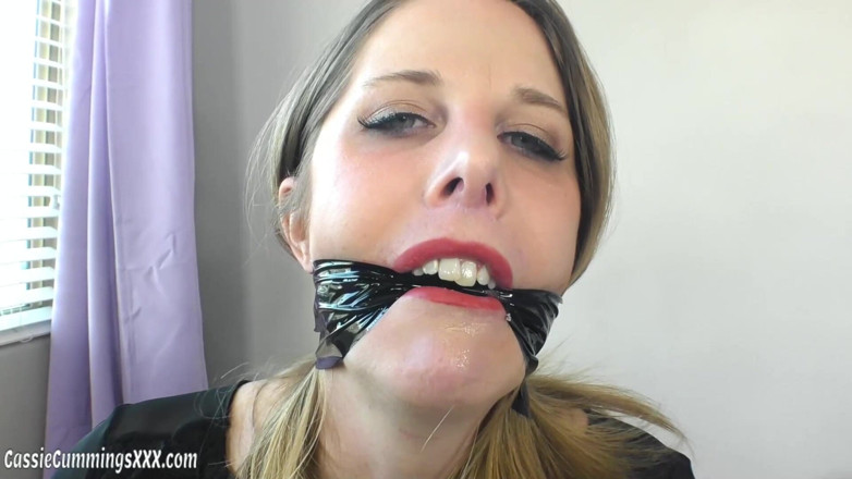 Cassie Cummings: Gag BDSM Cassie przymierz i mów