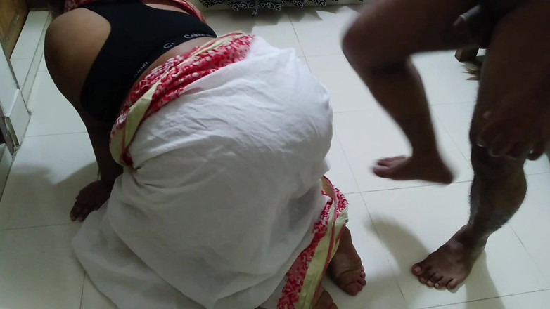 Aria Mia: Tante tiri tamil dengan kain sosis ditinggal sama majikan saat...