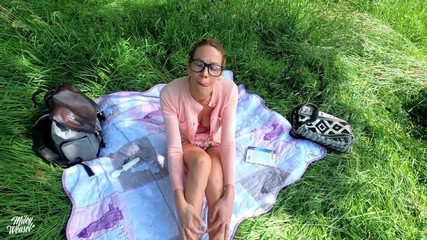 Miley Weasel: Kutu buku kutu buku kepergok dan dientot di depan umum!