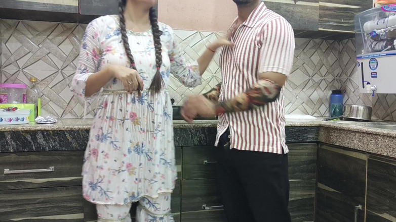 Hornycouple149: Desi Jija Sali Sex Romantika v kuchyni Indická Jija Sali...