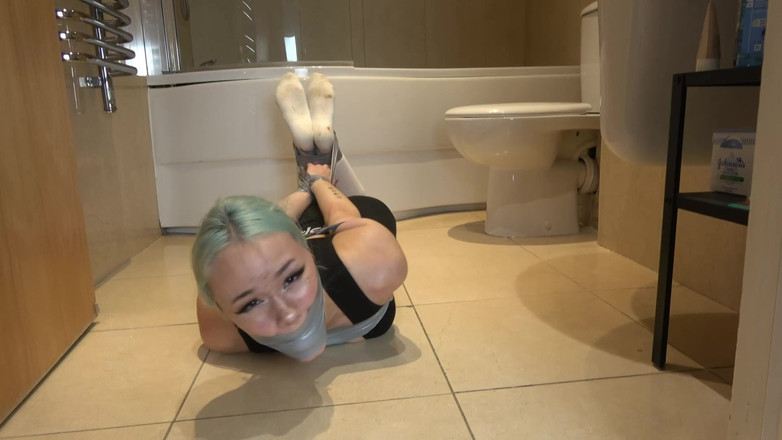 Latina Fetish: Lilly in: Byla nalepená, roubíková a tázaná! 