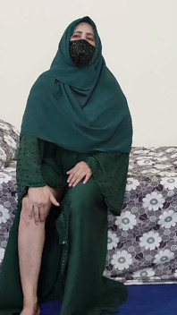 Very Hot Pakistani Muslim Niqab Women Masturbation by Dildo