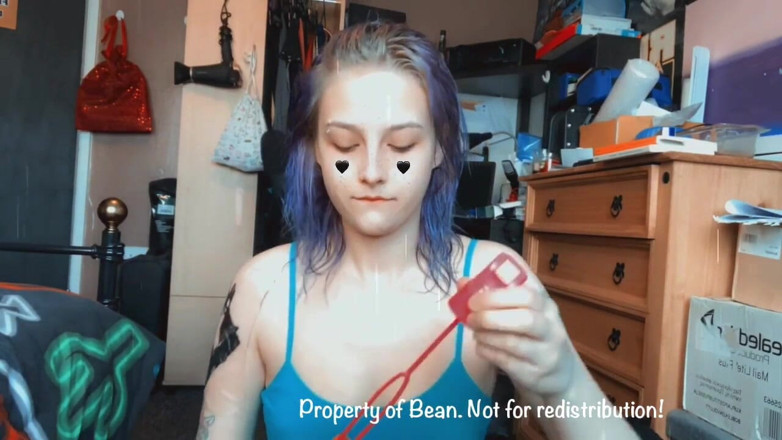 Alice Bean: Kacang comel menghisap buih