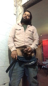 Lavando O Pau Na Pia.