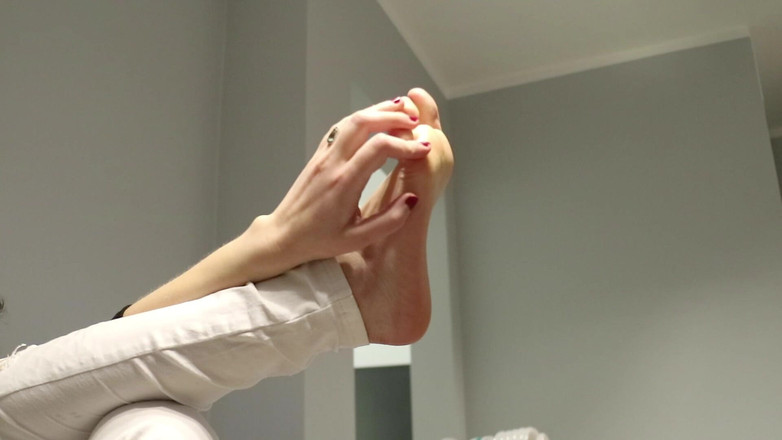 Anna Booty: TV를 보면서 노는 발