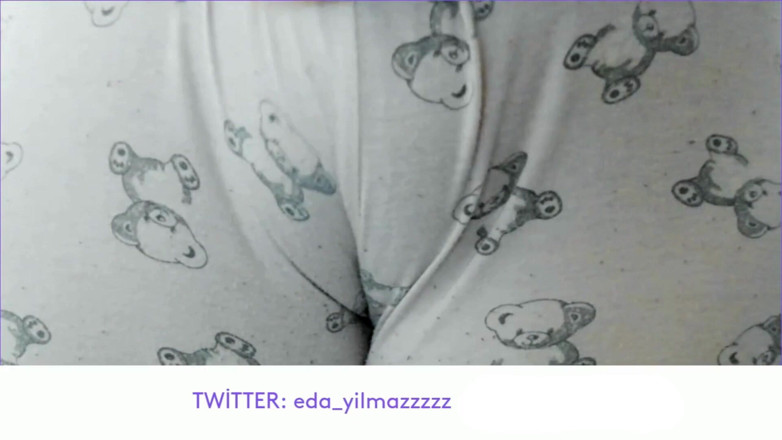bigass_sexy_bigboobs: Cameltoe - chatte gonflée - masturbation avec pyjama