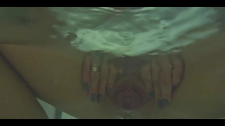 Crazywifeslut: Lol 내 카메라의 방탕한 방법을 테스트하고 있어