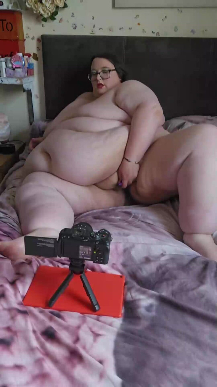 SSBBWLadyBrads: Ssbbw poesje spelen en orgasme deel 1