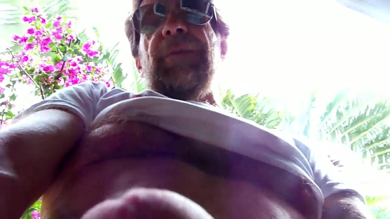 Hairyartist: 털이 무성한 보지를 빨아