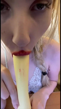 Dildo chupou porra de Elza
