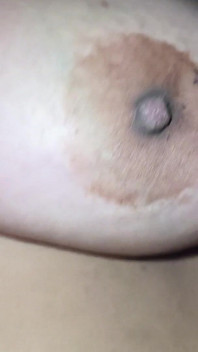 Marido y esposa habitación momento apasionado