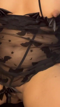 Mavis flagra sua bunda neste delicioso anal | Astarioth