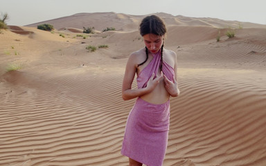 GoldTeachers: Masturbation Torride Et Risquée Dans Le Désert Arabe