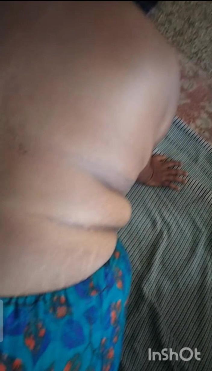 Priya aunty: Tamil Village Aunty Dirty Talking Nad Showing Her Body