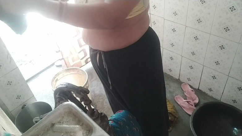 Desi_bhabhi121: Baño desnudo