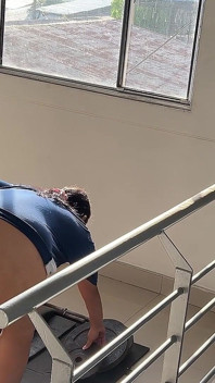 Spor salonundaki mükemmel vücutlar sularını aktırıyor