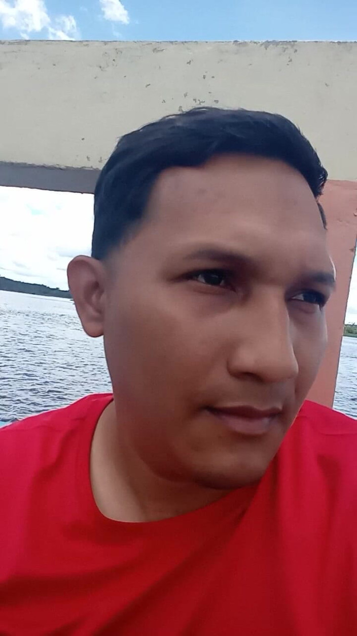 Giarlem slv: Vine en un lugar público