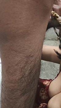 Yenge sikini emdiriyor ve yüzüne vurduruyor