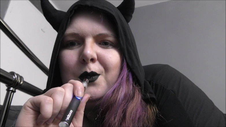 Mxtress Valleycat: Destinée à respirer ma fumée