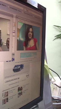 Шаловливую татуированную крошку трахает везучий мужик