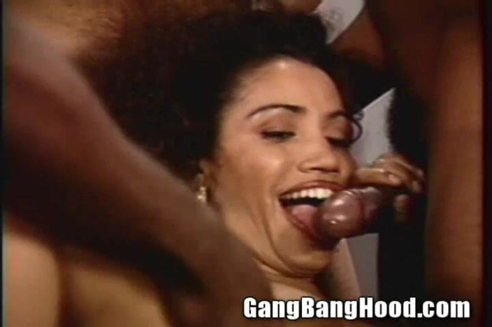 Gang Bang Hood: 80'lerin saç gözleme memeli kahverengi kaltak siyah yarak büyük zenci...