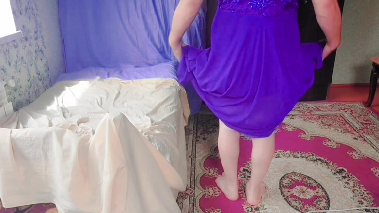 Kitty_Cross: Atemberaubendes transmädchen, das eyeliner mit stetigen händen repariert