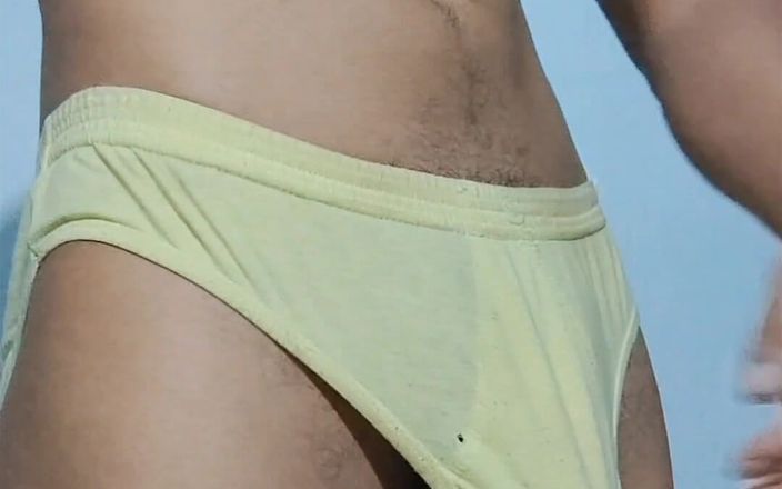 Hornyboy2058: Ginasta tesuda acariciando seu enorme pau latejante em calcinha
