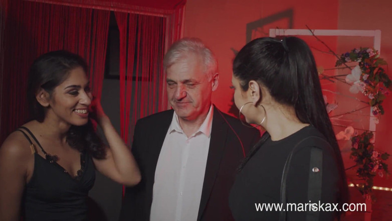 Mariska x: Lesbische spelletjes Mariska en Sahara Knite
