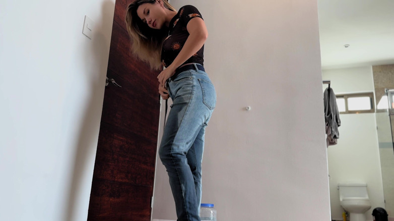 Mrs Peachesxx: Čůrání v džínách před tebou
