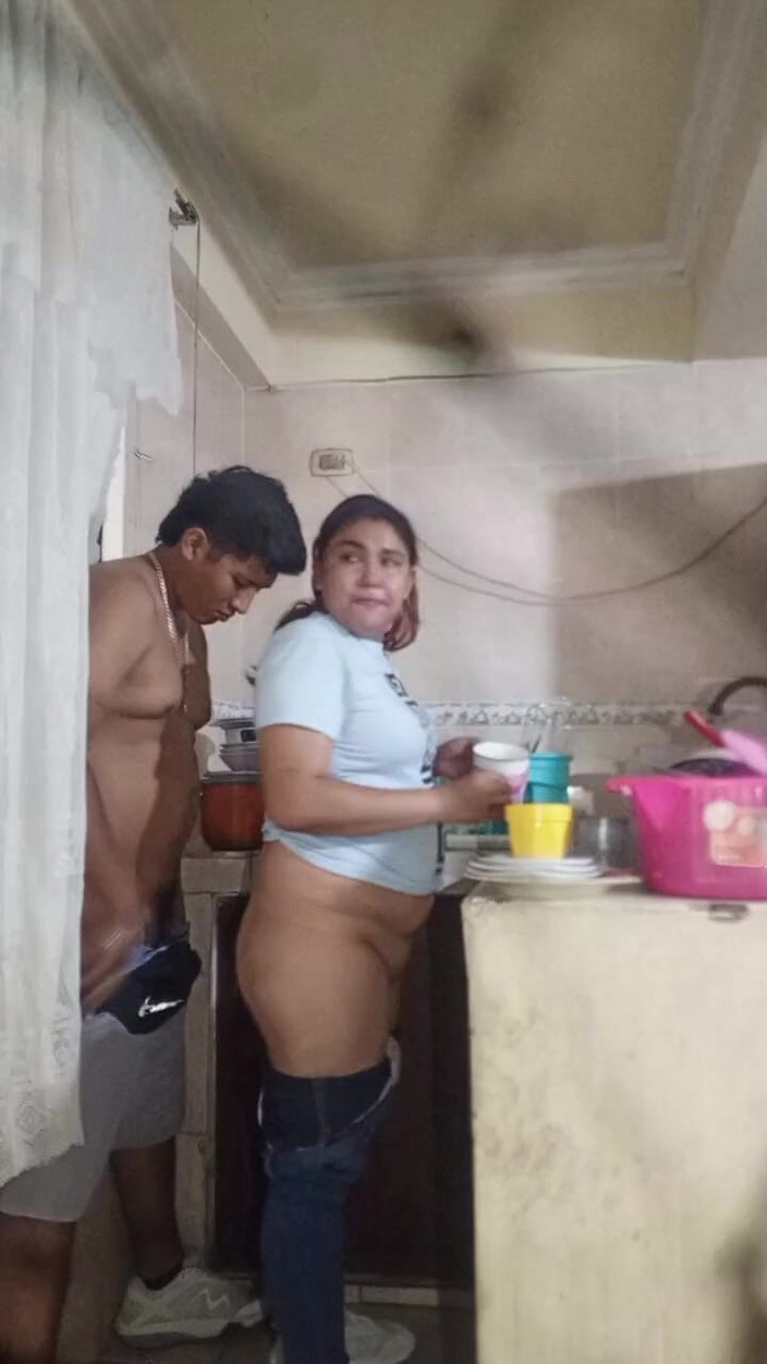 E-Alfa: 상사와 혼자 있는 국내 노동자