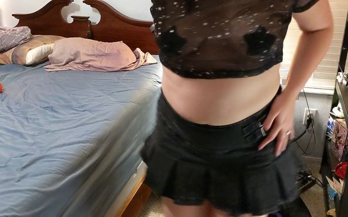 Always Fun No Pants: Esposa caliente emocionada bailando antes de una cita