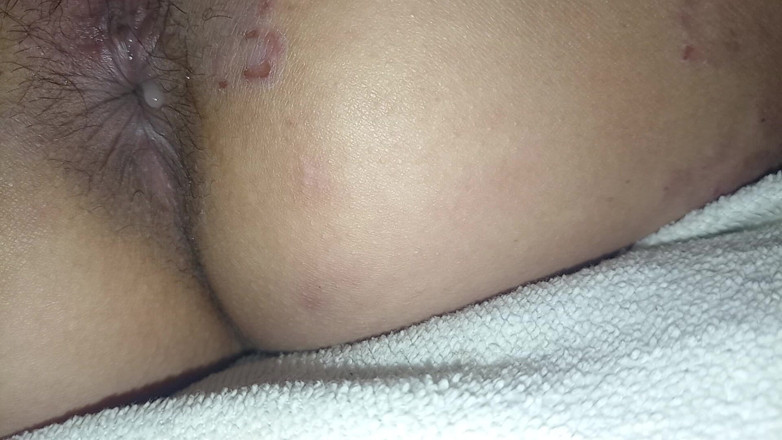 Sano lado: Chatte rose vierge népalaise