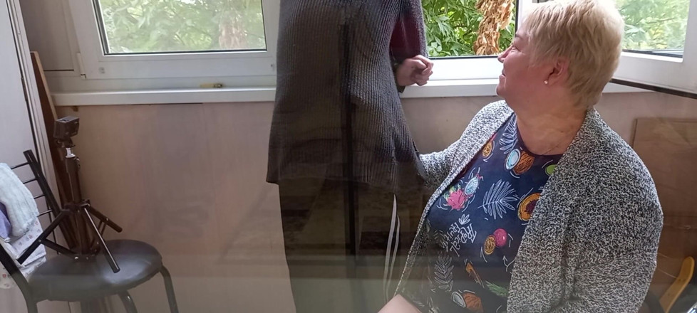 Zona901: Chica masturba mi polla en el balcón