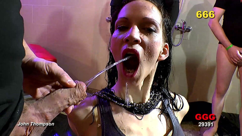 Piss Lover: Double, DP &amp; Po: Zlatá Sprcha &amp; Obličej Výstřiky