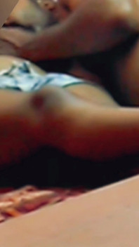 Desi Tamil knubbig fru lux bröst suger fitta fingrar av Renu's cuck fästman hemma! Indianhotwifex