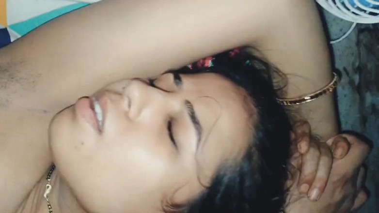 Hot Sis: Napalona przyrodnia siostra Baby Sexy i Big Cock z zabawą...