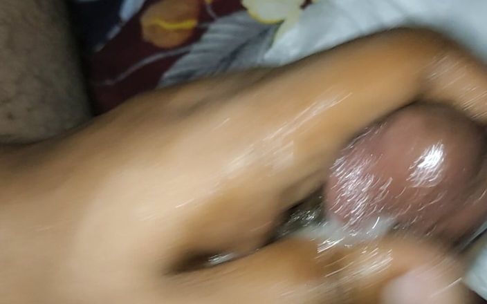 Bangladeshimussi: 角質のバングラデシュの女性のための孤独なペニス
