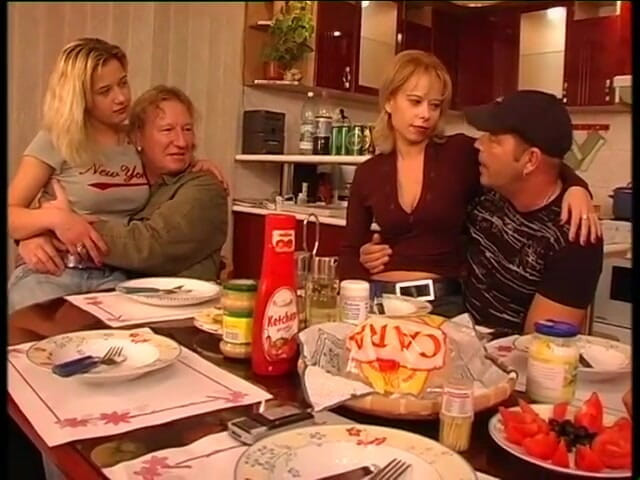 My porn family: Model - Una Famiglia Modello (filem lucah penuh)
