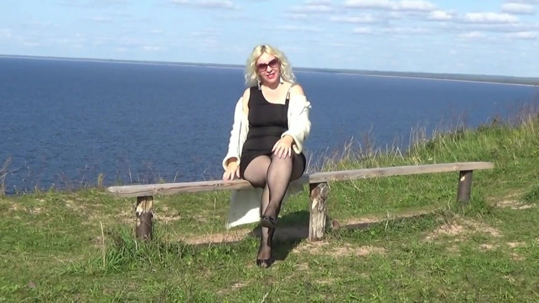 RedRoseRus: Flashing no panties - big butts in pantyhose -full