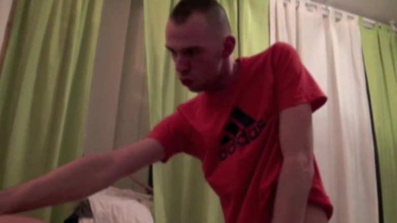 Sneaker gay: Шлюшку твинка трахнула топ-доминанта в кроссовках
