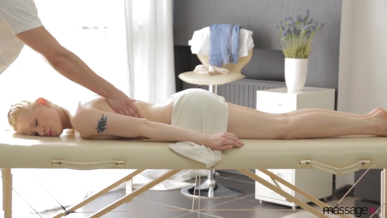 Massage X: เย็ดบนโต๊ะนวดพับได้
