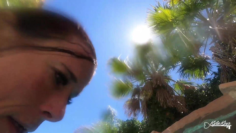 Kyla Keys: Threesome di kolam renang bawah air