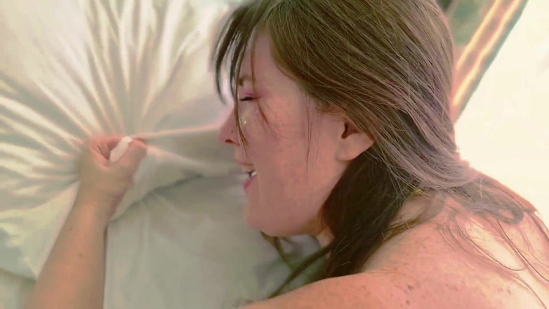 Waldemaria: Zrzavá luxusní dívka tvrdě šuká a dává hluboké kouření - mrdka v ústech....