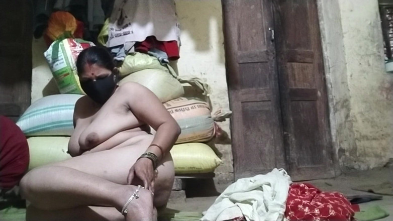 Desi_bhabhi121: Sexy Bhabh Prstění Kundičky Nahých Prsou Stiskem