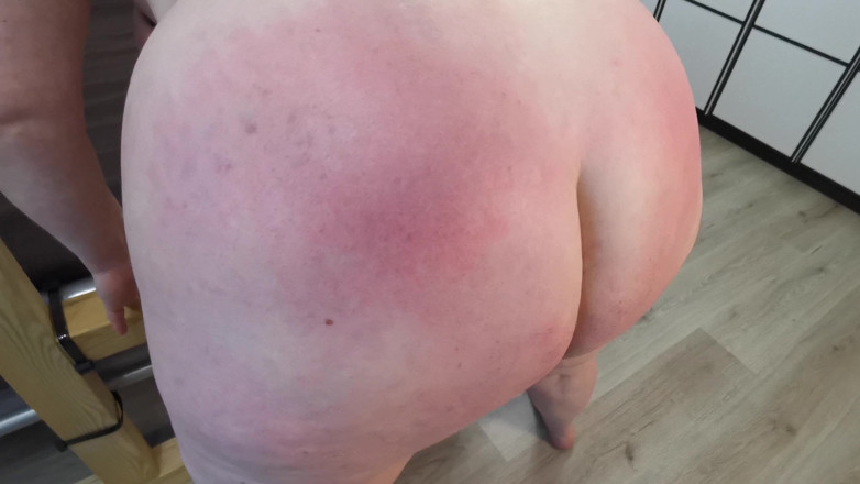 Bouncy Tits Action: Haar vagina billenkoek geven met gebonden tieten