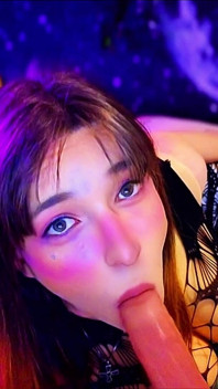Beautifull Trans Girl Loves to Suck Big Cocks