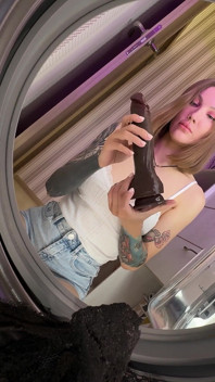 Дикая Tali. Наслаждаясь играми с дилдо